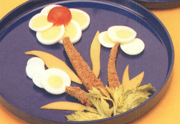 Creative egg and vegetable snack shaped like a flower.
