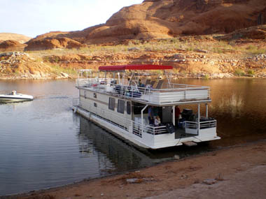 No houseboat ever looked more welcoming than this one.